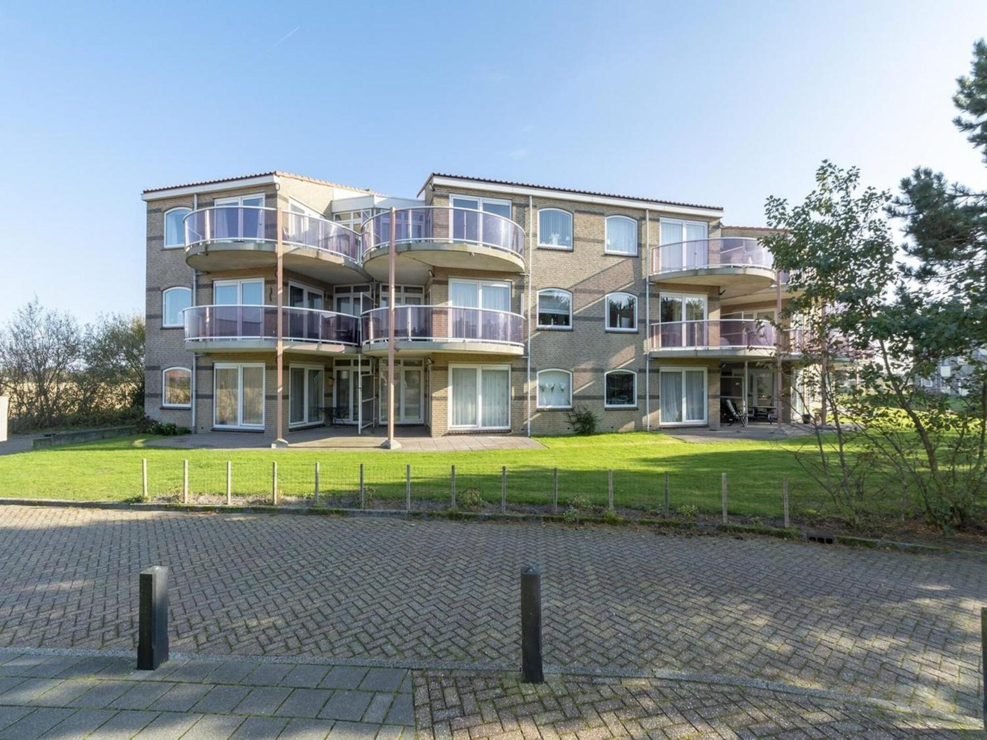Stunning Apartment Near Sea By Belvilla Julianadorp Exteriör bild